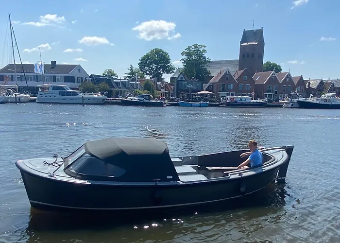 Luxe Houseboat Skoft