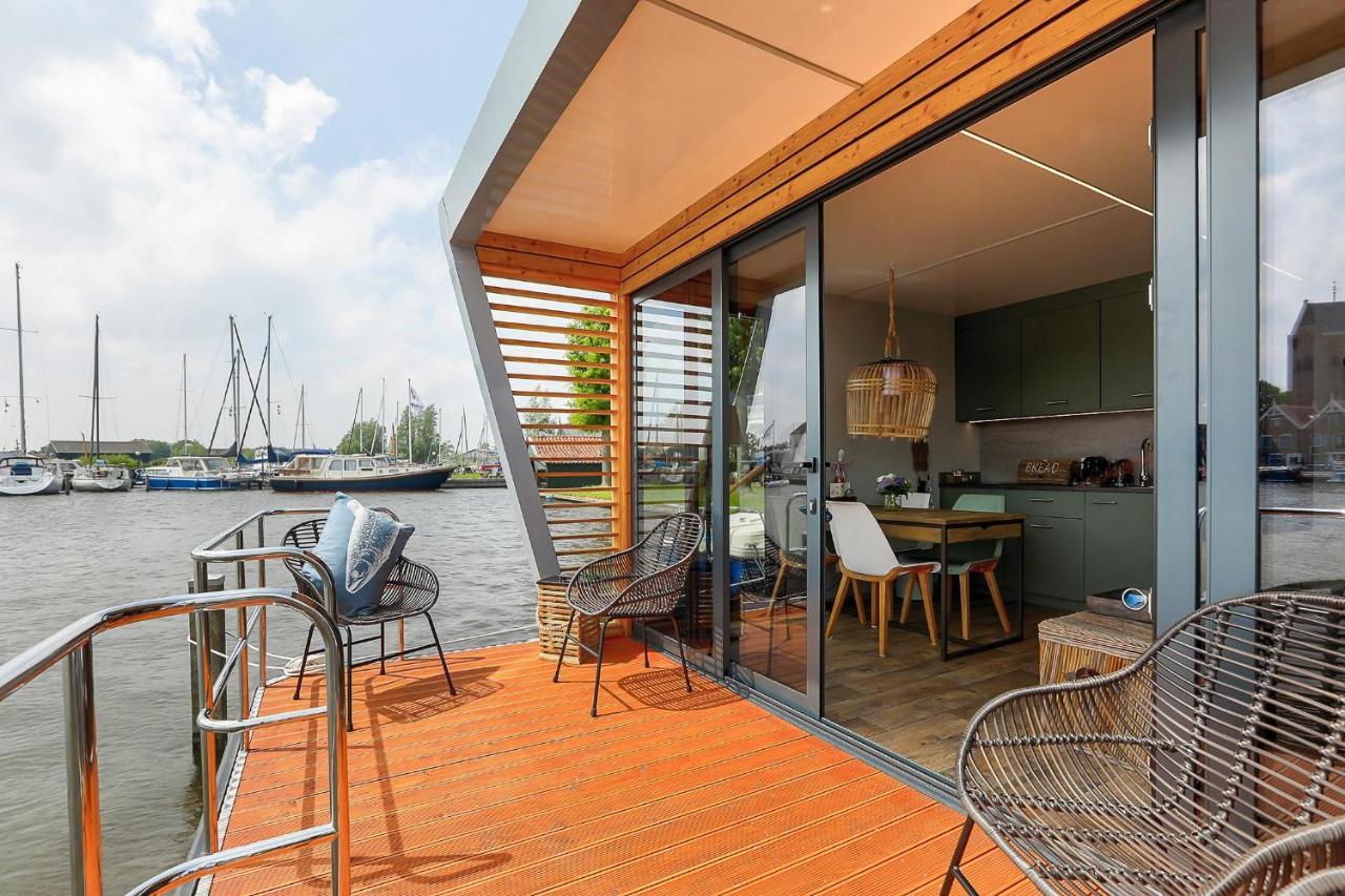 Luxe Houseboat Skoft Botel