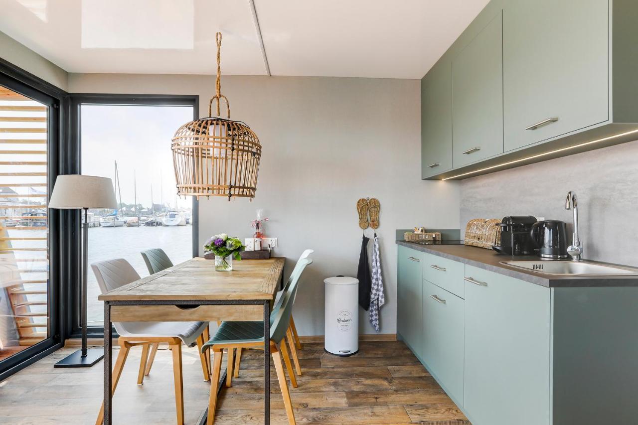 Luxe Houseboat Skoft Botel Grou