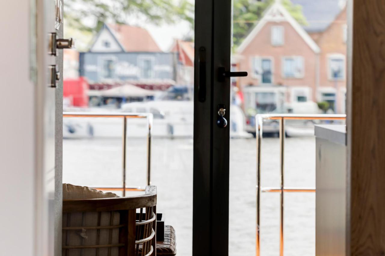 Botel Luxe Houseboat Skoft *