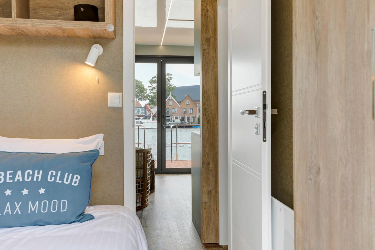 Luxe Houseboat Skoft *