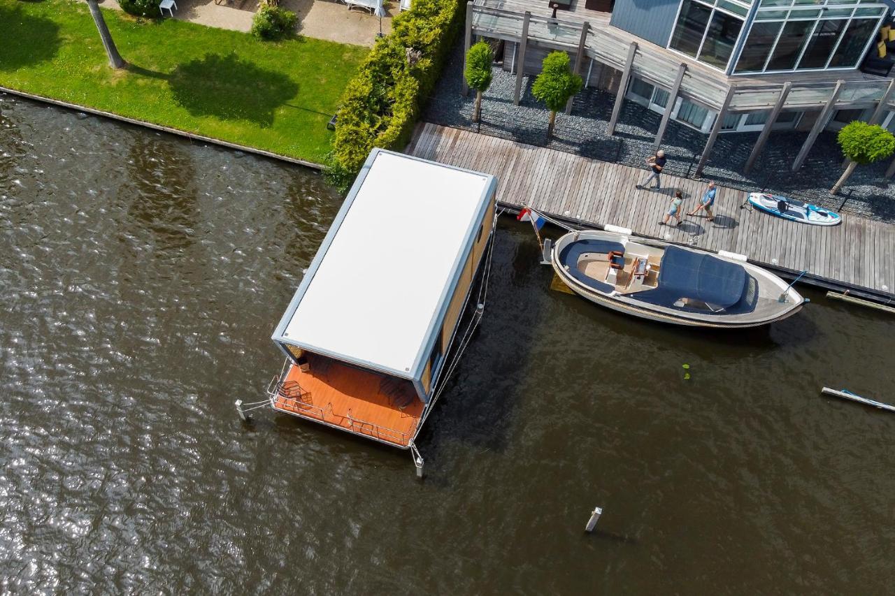 Botel Luxe Houseboat Skoft *
