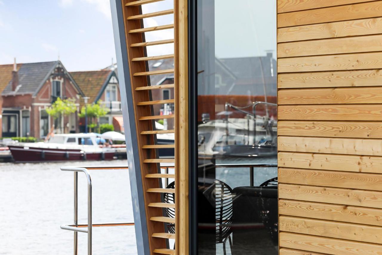 Botel Luxe Houseboat Skoft *