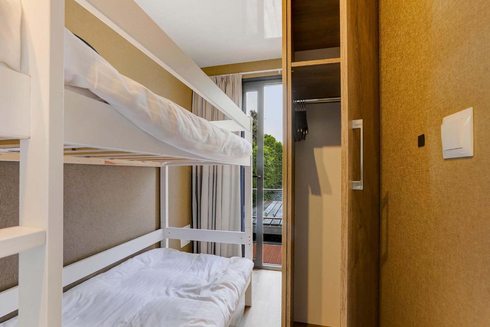 Luxe Houseboat Skoft Grou